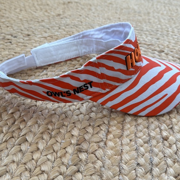 Hooters Orange and White Visor Owl’s Nest - Picture 4 of 6